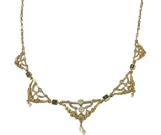 Old drapery necklace in gold, diamonds, sapphires and fine pearls