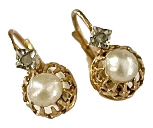 Boucles d'oreilles dites dormeuses en or et perles