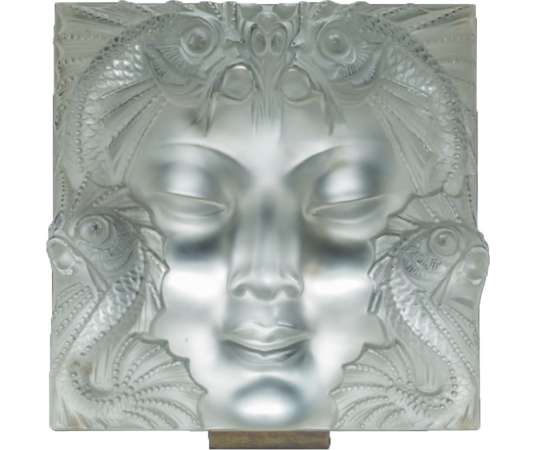 Lalique France: «Masque de femme»+ plaque décorative, Support métal de 20e siècle