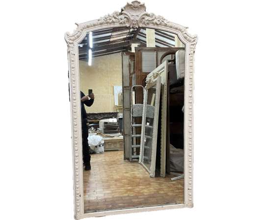 Beautiful antique Louis XV style shell fireplace mirror dating from the end of the 19th century