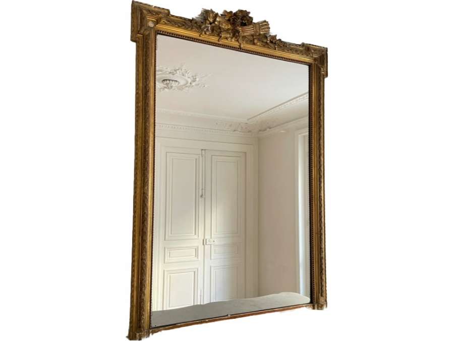 Belle suite de quatre miroirs anciens de style Louis XVI datant de la fin du XIXème siècle