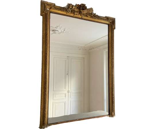 Belle suite de quatre miroirs anciens de style Louis XVI datant de la fin du XIXème siècle