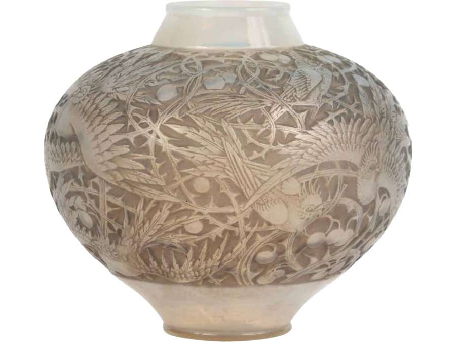 René Lalique: Vase "Aras" opalescent+ en verre de 20e siècle
