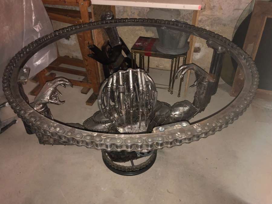 Table en fer forgé, pièce unique d’artiste.