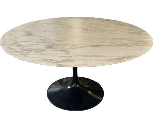 Eero Saarinen: Table Saarinen+ en marbre calacatta de 20ème siècle