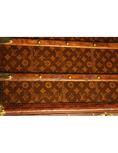 1920's Louis Vuitton Trunk in Monogram, Louis Vuitton Steamer Trunk For Sale  at 1stDibs  antique louis vuitton trunk value, 1920 steamer trunk value, louis  vuitton trunks for sale