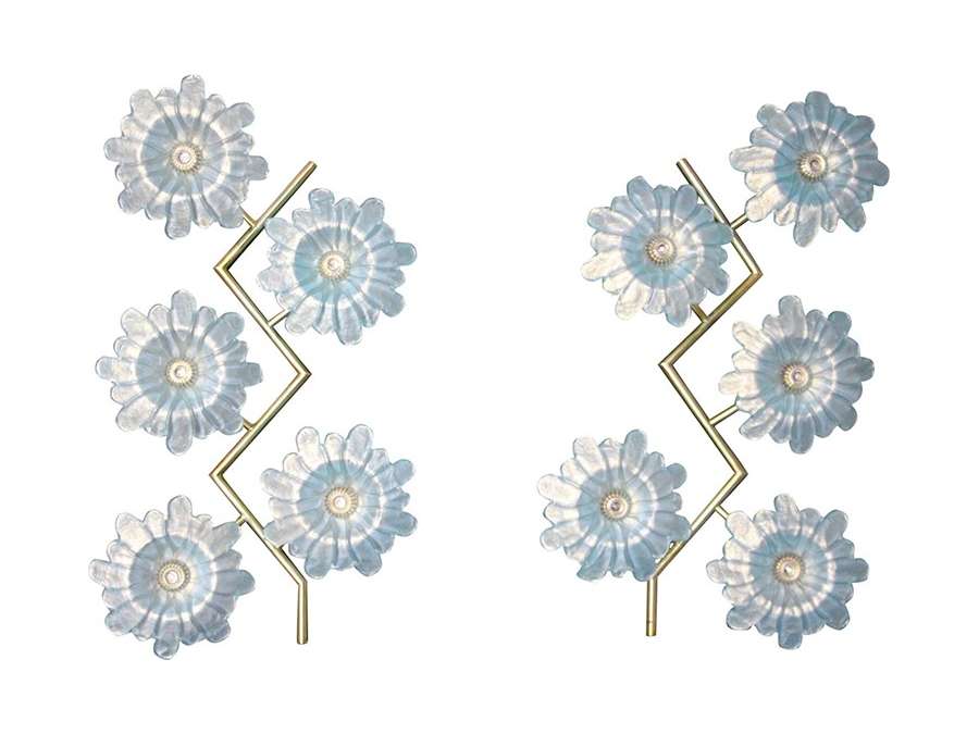 Grande Paire d’Appliques Fleurs +en Verre de Murano Bleu Irisé