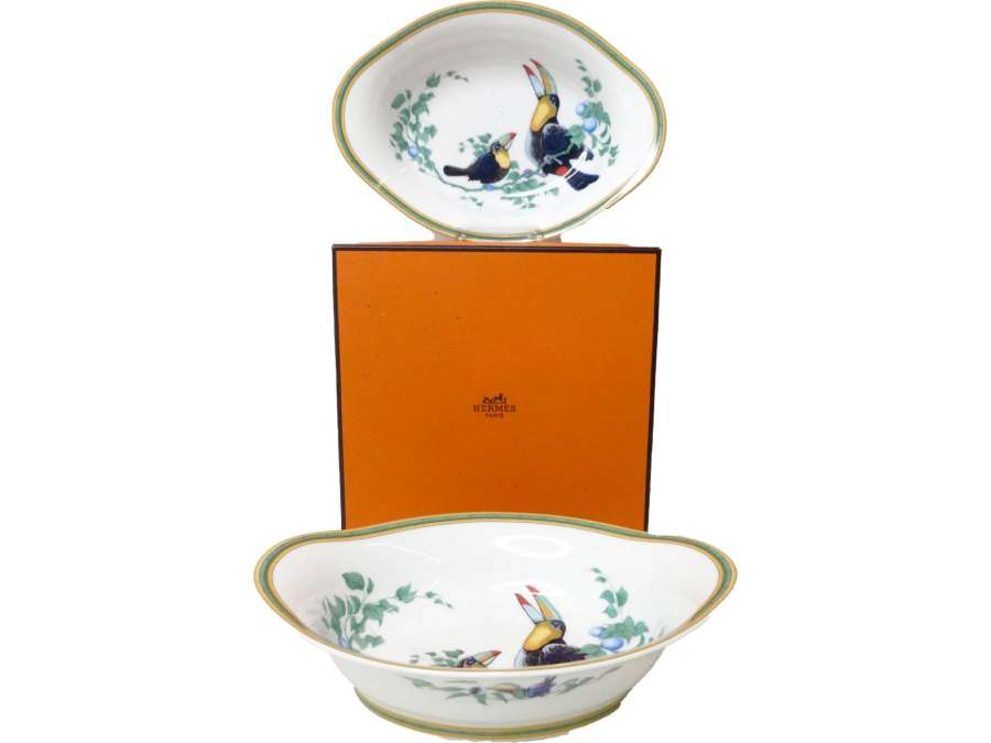 Hermes "Les TOUCANS": Pair of bread baskets+ in porcelain of 20th century