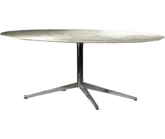 Florence Knoll (1917-2019) : Dining Room Table with Oval Top - Dining Room Tables