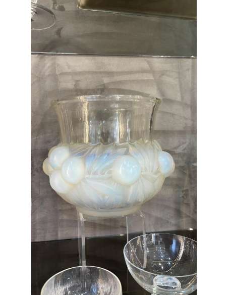 Vase René Lalique "Prunes" Opalescent-Bozaart
