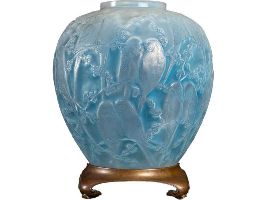 René Lalique: 20th century glass opalescent+ budgerigar vase