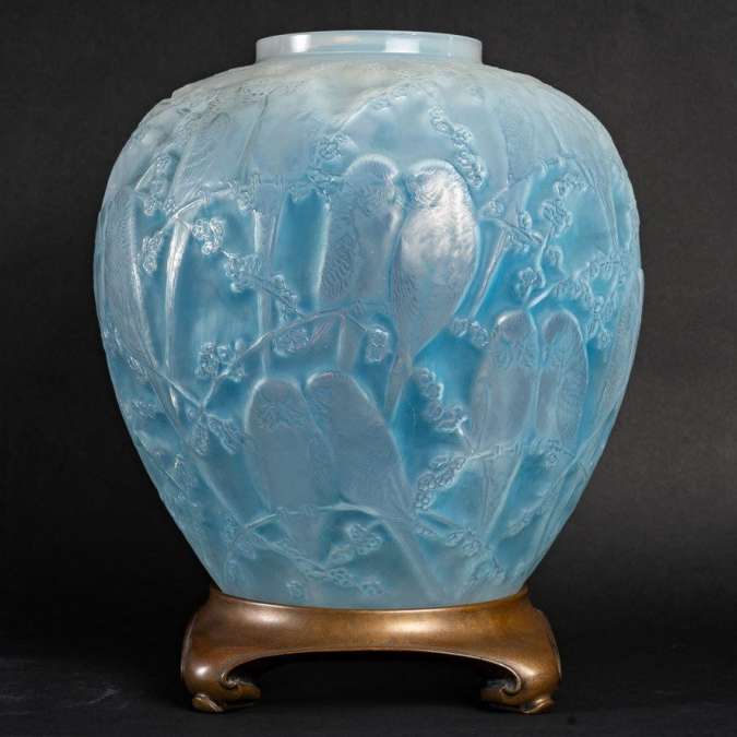 René Lalique 1919 Opalescent Budgie vase vases and glass objects
