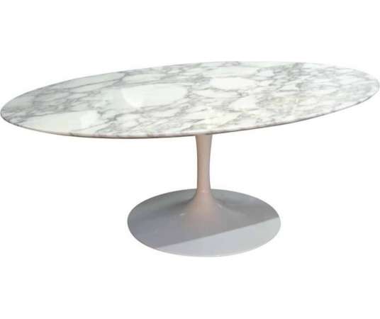 Eero Saarinen - oval coffee table from the 20th century