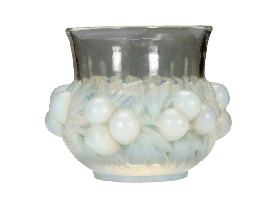 René Lalique : Vase « Prunes » Opalescent