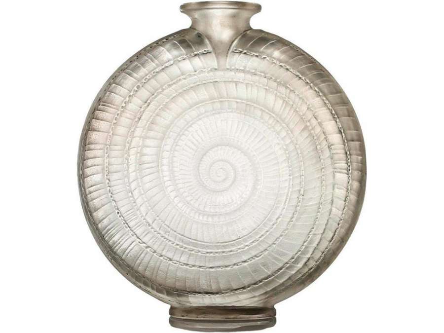 Vase Escargot En Verre Soufflé-moulé, Signé R Lalique - vases et objets en verre