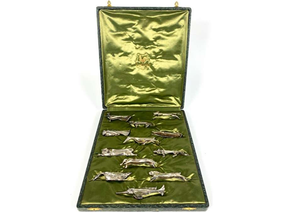 Gallia: Douze porte-couteaux+ en métal argenté de 20ème siècle