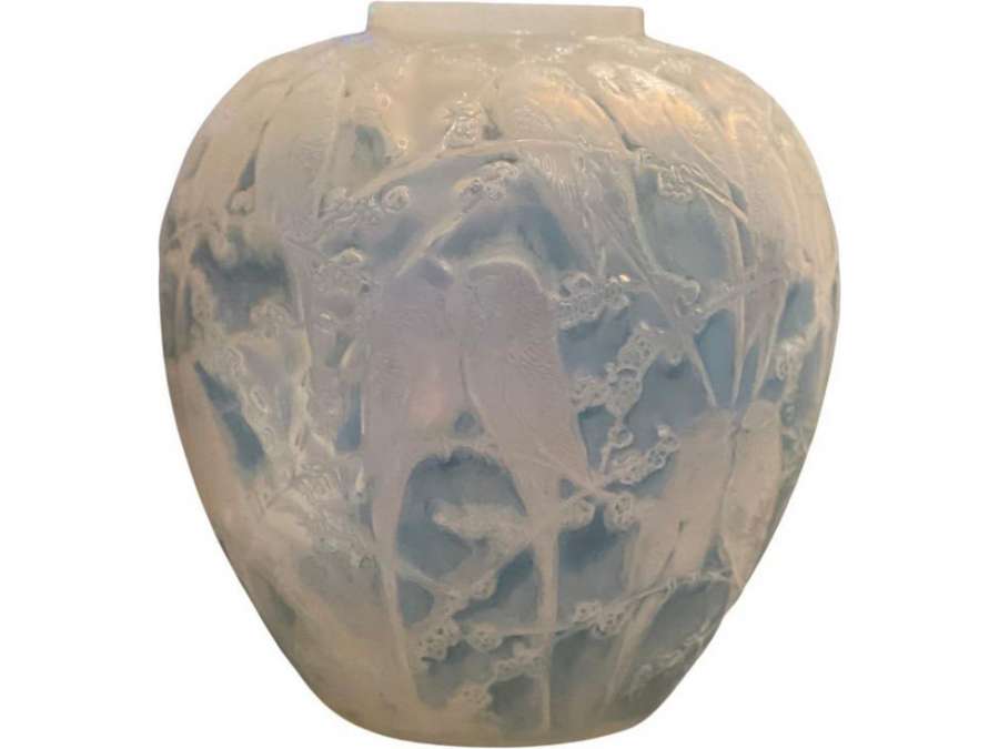 René Lalique: Vase "Perruches" en verre de 20eme siècle.
