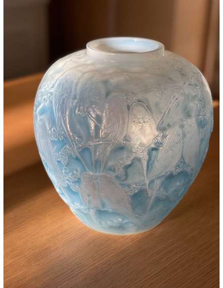 René Lalique Opalescent Vase "Perruches" - vases et objets en verre-Bozaart