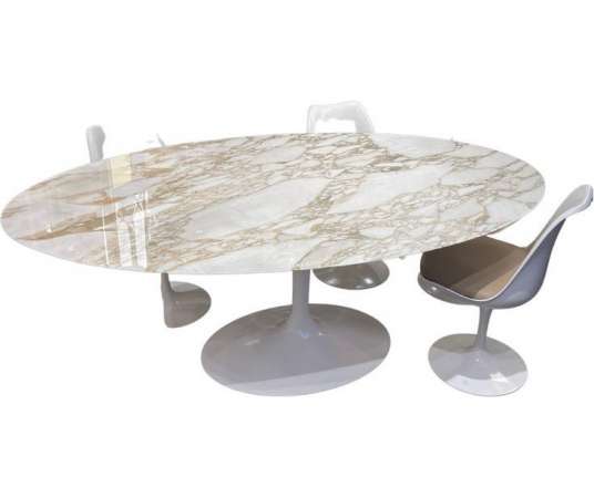 Eero Saarinen & Knoll International - Dining Tables