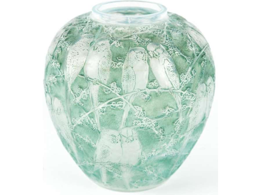 René Lalique: +Vase parakeets out of glass of 20th century.