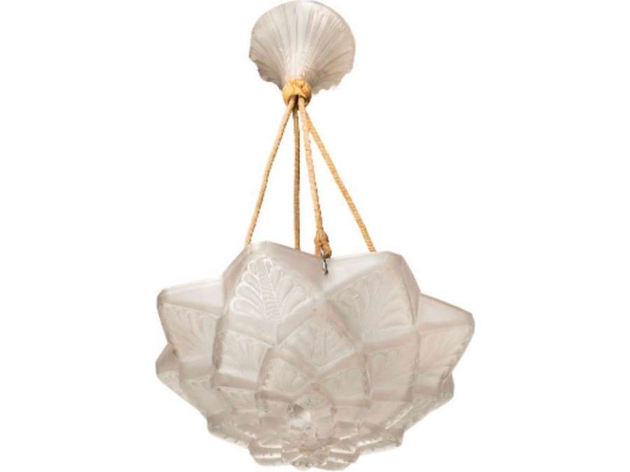 René Lalique : +Ceiling lamp in glass of 20th century.