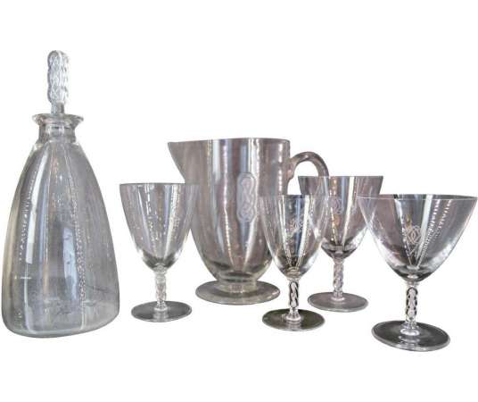 Lalique France, Suite de verres "Guebwiller" 37 Pieces, 1 broc, 1 Carafe - verres à vin, services verres anciens