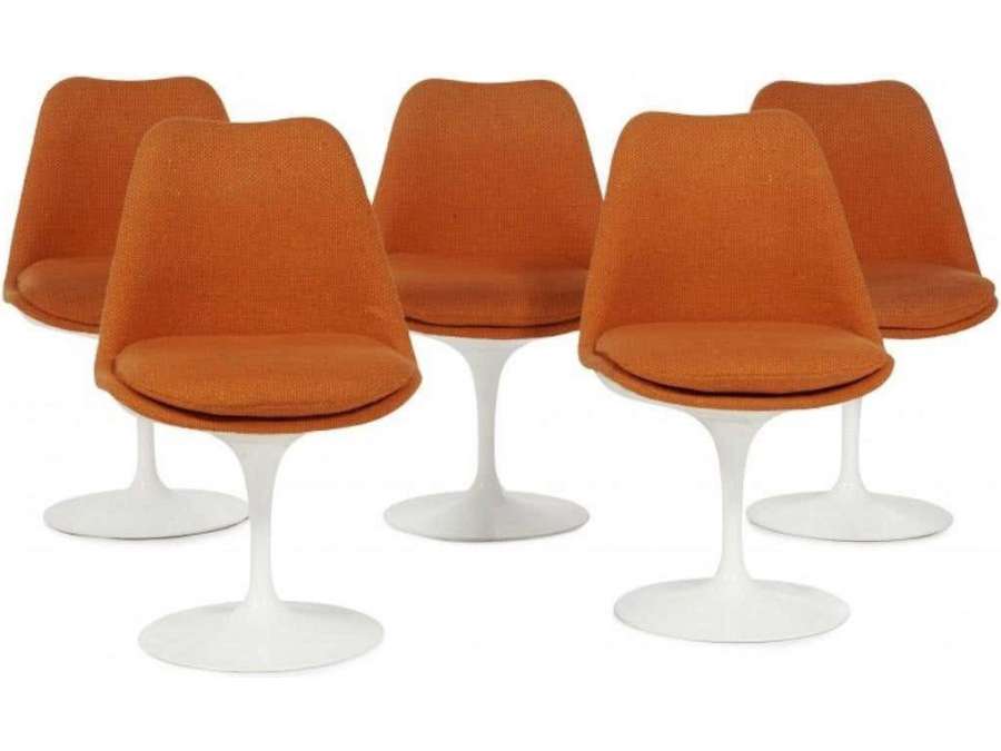 Eero SAARINEN: Suite de cinq chaises+ «Tulipe» en aluminium année 1956