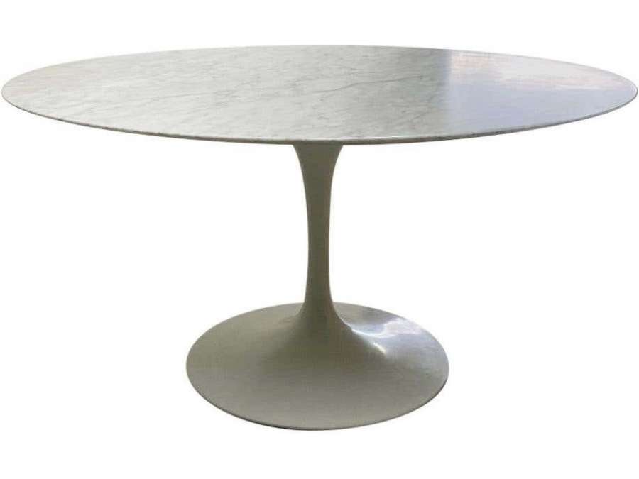 Eero Saarinen : Table tulipe+ en marbre de 20eme siècle.