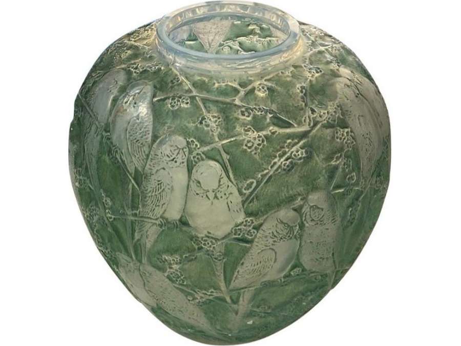 René Lalique (1860-1945) Vase "Perruches" Patiné Vert