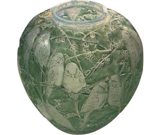 René Lalique (1860-1945) Vase "Perruches" Patiné Vert - vases et objets en verre