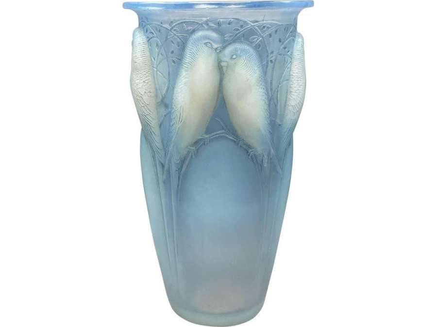 René Lalique Ceylon opalescent glass vase of 20th century