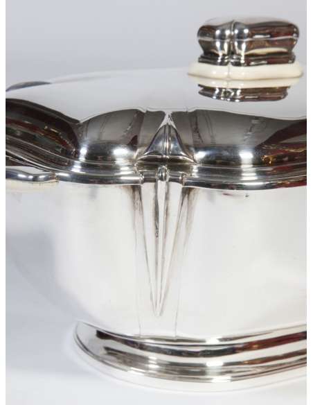 Centerpiece in the shape of a soup tureen in solid silver - Art Deco style - 20th century - Goldsmith R. Ruys --Bozaart