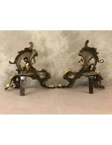 Paire De Chenets En Bronze Doré D’époque 19ème à Décor De Personnages - chenets, accessoires de cheminée-Bozaart