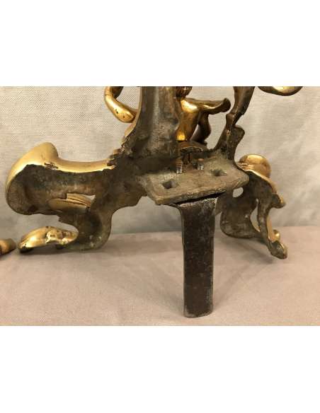 Paire De Chenets En Bronze Doré D’époque 19ème à Décor De Personnages - chenets, accessoires de cheminée-Bozaart