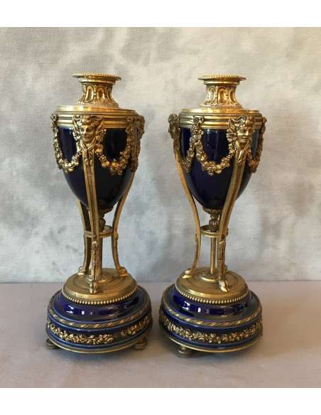 Pair Of Cassolettes Forming Bronze And Blue Porcelain Candle Holders From The 19th Century - cups, basins, cassolettes-Bozaart