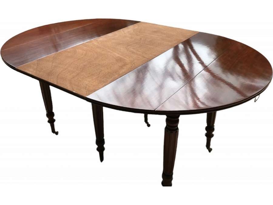 Mahogany Dining Room Table with 6 Legs From The 19th Century with Shutters.