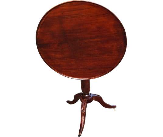 Tilting Pedestal Table In Mahogany from the Louis XVI period - pedestal tables