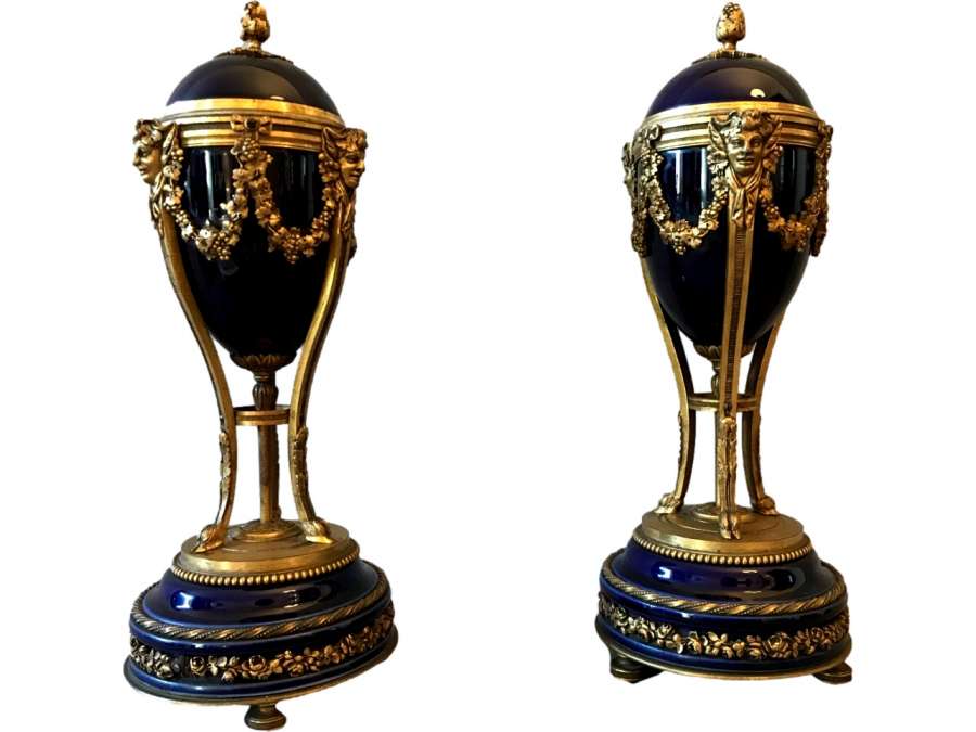 Pair Of Cassolettes Forming Bronze And Blue Porcelain Candle Holders From The 19th Century