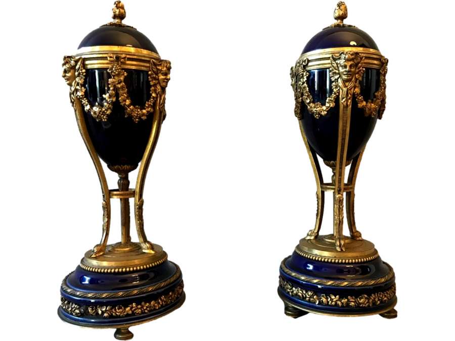 Pair Of Cassolettes Forming Bronze And Blue Porcelain Candle Holders From The 19th Century - cups, basins, cassolettes