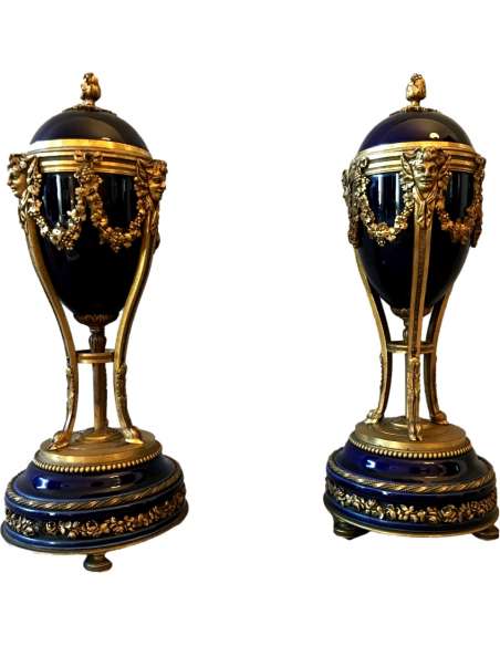 Pair Of Cassolettes Forming Bronze And Blue Porcelain Candle Holders From The 19th Century - cups, basins, cassolettes-Bozaart
