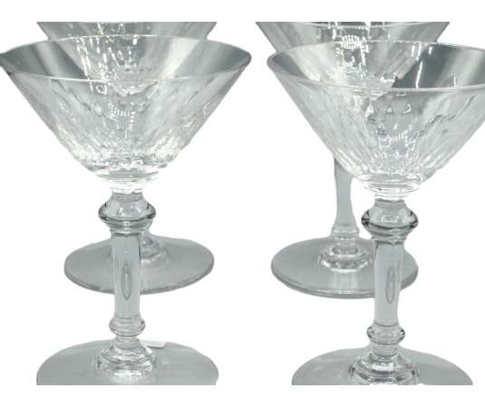 Baccarat. Quatre Coupes à Champagne. Modèle Champigny - verres à vin, services verres anciens