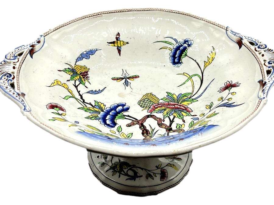 Sarreguemines: Especially display with the Bird + in earthenware of Louis XV style. 19th century