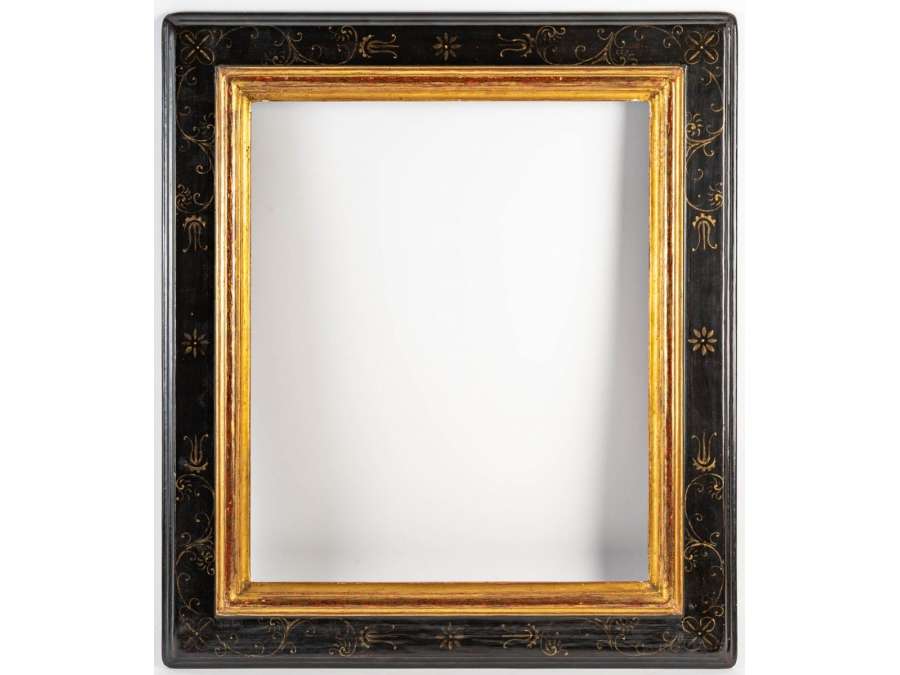 Renaissance style blackened wooden frame - 10 Figure format