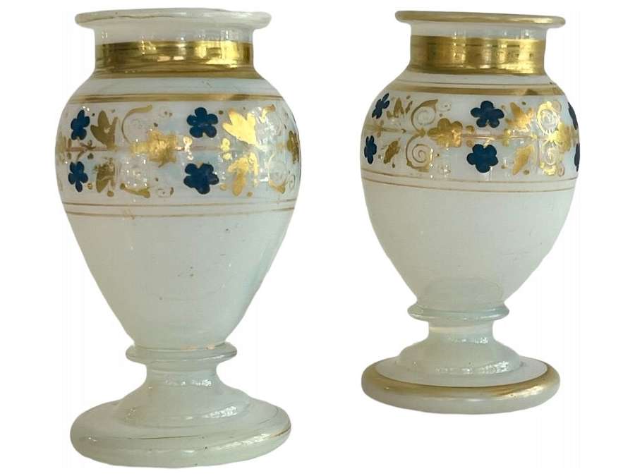 Pair Of Soapy Opaline Vases - Opalines, enameled glasses