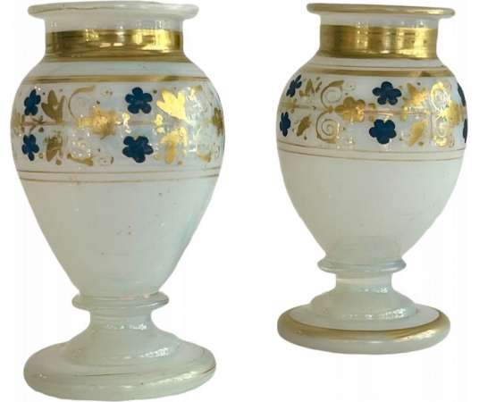 Pair Of Soapy Opaline Vases - Opalines, enameled glasses