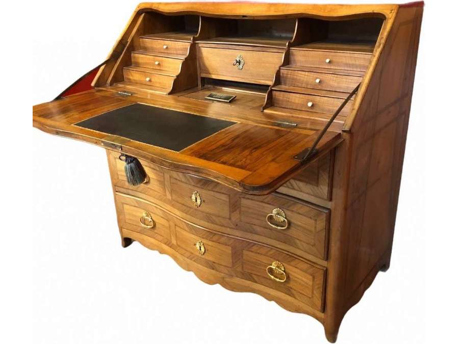 Louis XV curved desk chest of drawers called "scriban" in marquetry