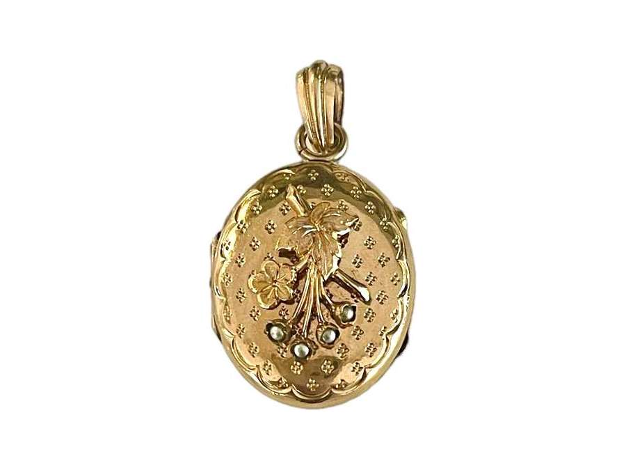 Gold Souvenir Holder Pendant - Pendants - Medallions