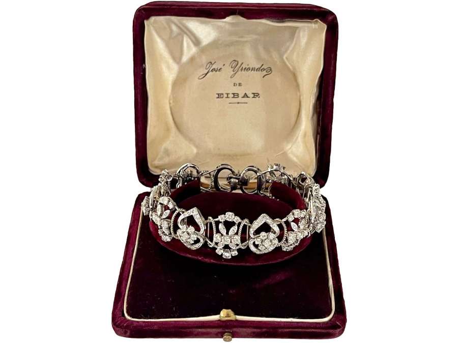 Bracelet En Or Gris Entièrement Serti De Diamants Pour Un Poids De 7 Carats - Bracelets