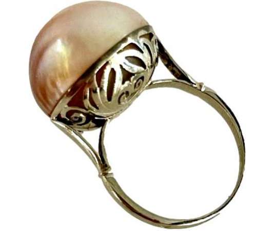 Art-deco Ring, Adorned with a Mabé Pearl - rings