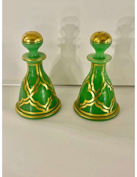 Baccarat : Paire De Flacons En Opaline Verte - Opalines, verres émaillés-Bozaart